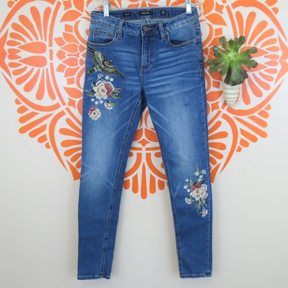 Miss Me Denim - Miss Me Weathered Embroidered Skinny Jeans 26